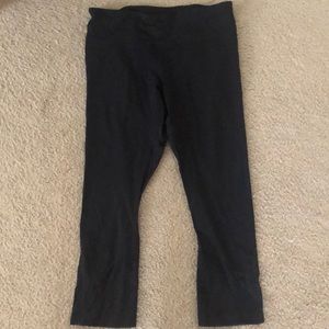 Black Lululemon crop size 6